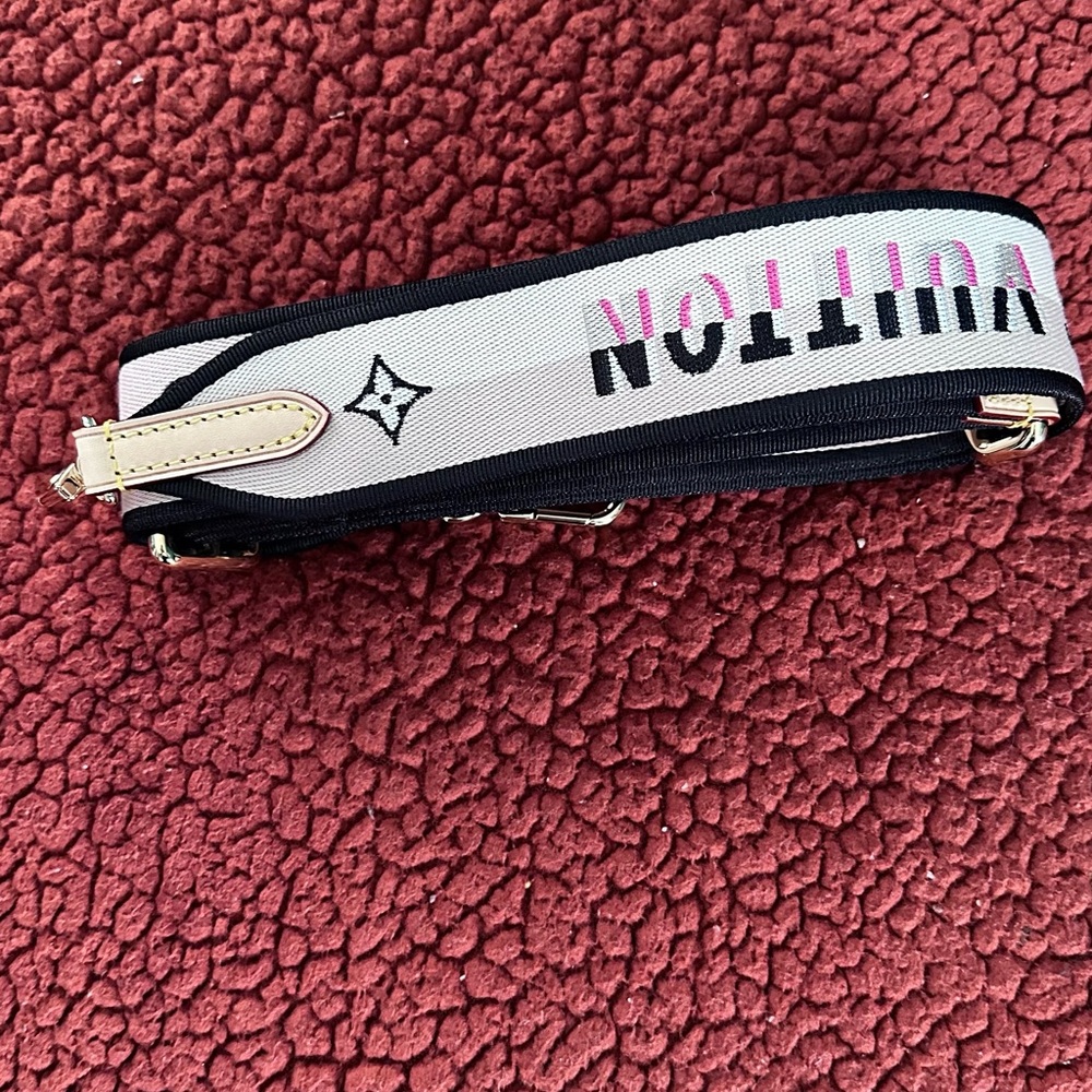 Louis Vuitton shoulder strap from speedy bandouliere   20 bag, new, never used.